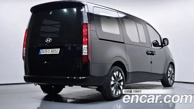 Hyundai Staria 2024 thumb 2