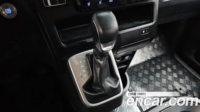 Hyundai Staria 2024 thumb 9