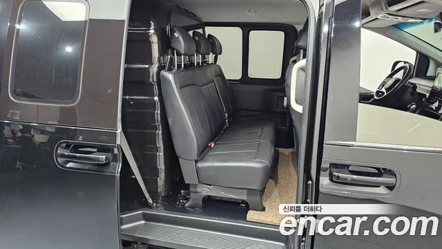Hyundai Staria 2024 thumb 11