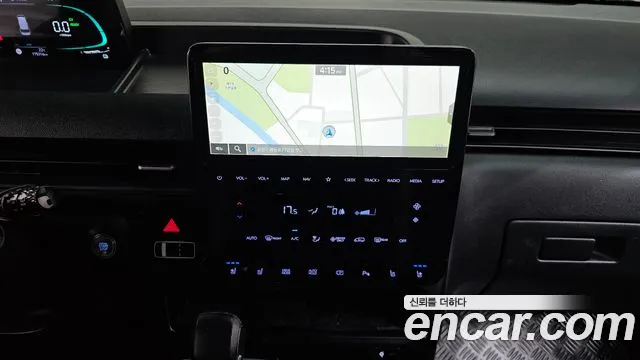 Hyundai Staria 2024 thumb 12