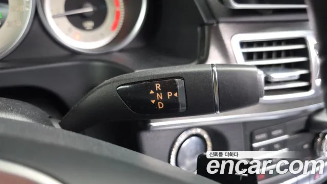 Mercedes-Benz E-Класс 2016 thumb 9