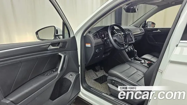 Volkswagen Tiguan 2018 thumb 10