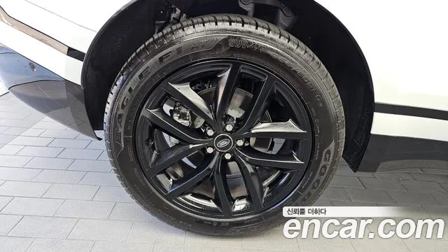 Land Rover Range Rover Velar 2025 thumb 5