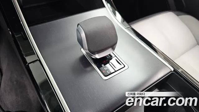 Land Rover Range Rover Velar 2025 thumb 9