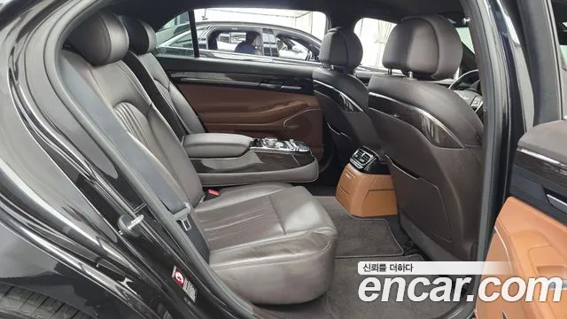 Genesis G90 2019 thumb 12