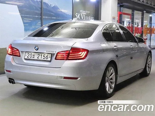 BMW 5-Series 2015 thumb 4