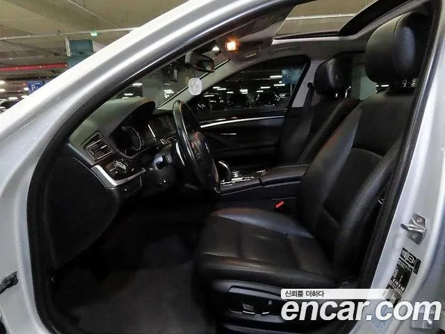 BMW 5-Series 2015 thumb 6