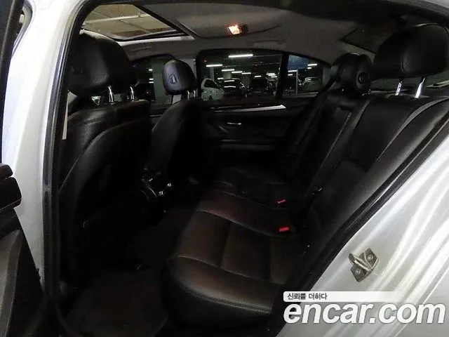 BMW 5-Series 2015 thumb 7