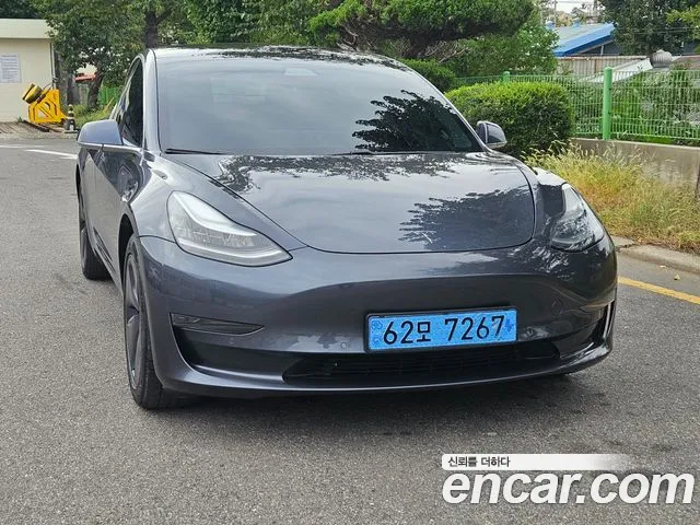 Tesla Model 3 2020 thumb 2