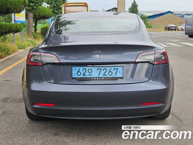 Tesla Model 3 2020 thumb 4