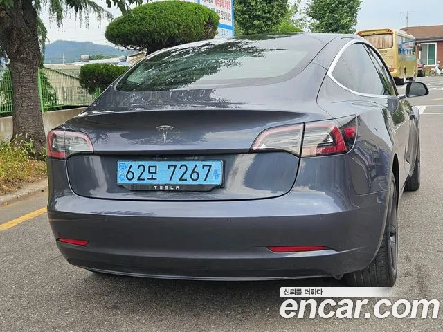 Tesla Model 3 2020 thumb 5