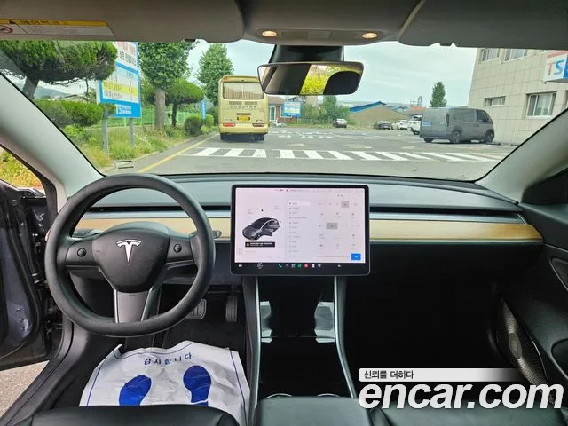 Tesla Model 3 2020 thumb 10