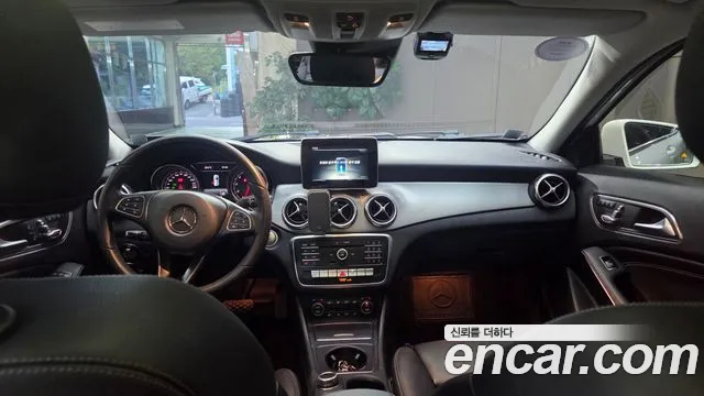 Mercedes-Benz GLA 2019 thumb 9