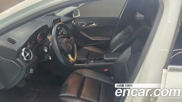 Mercedes-Benz GLA 2019 thumb 10