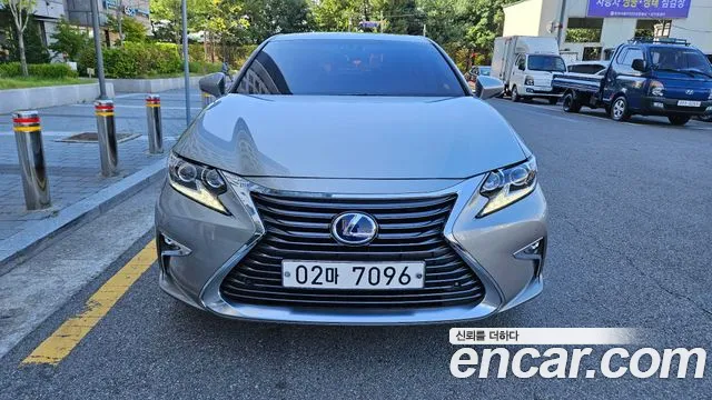 Lexus ES 2018 thumb 2
