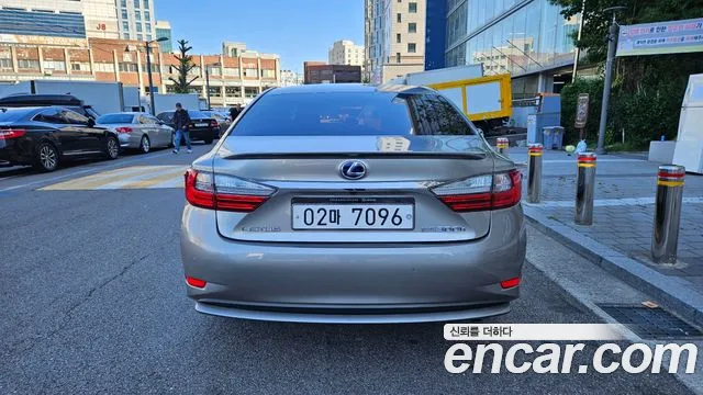 Lexus ES 2018 thumb 3
