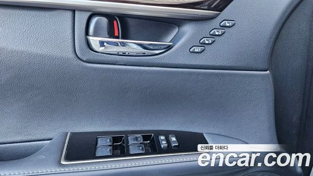 Lexus ES 2018 thumb 10