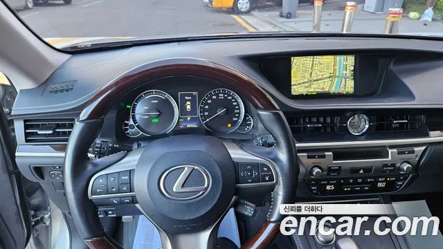Lexus ES 2018 thumb 12