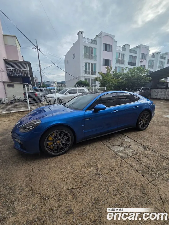 Porsche Panamera 2018 thumb 4