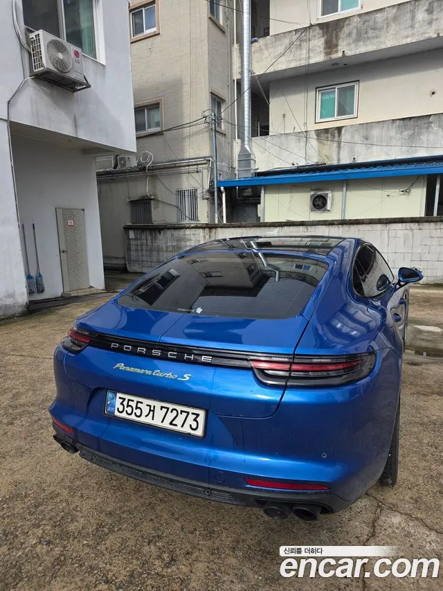 Porsche Panamera 2018 thumb 5