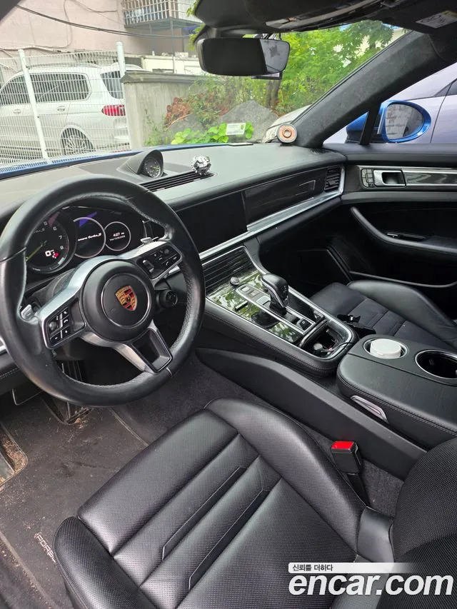 Porsche Panamera 2018 thumb 10