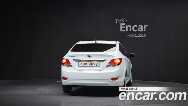 Hyundai Accent 2012 thumb 3