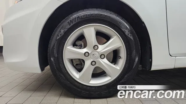 Hyundai Accent 2012 thumb 4