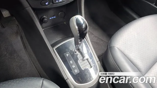 Hyundai Accent 2012 thumb 8