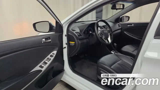 Hyundai Accent 2012 thumb 9
