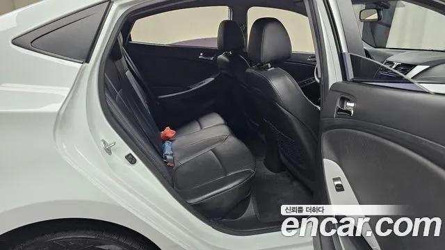 Hyundai Accent 2012 thumb 10