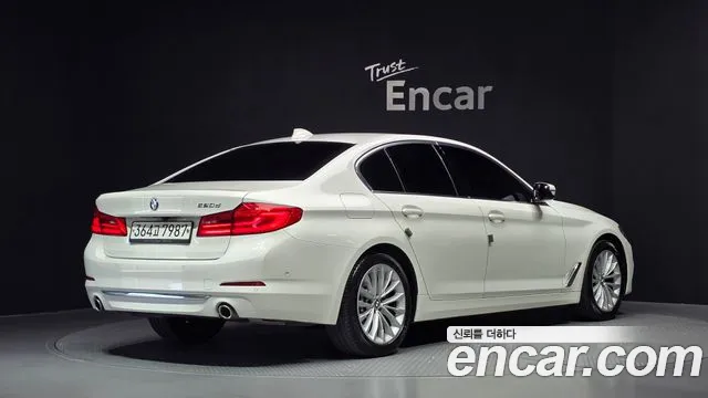 BMW 5-Series 2019 thumb 2