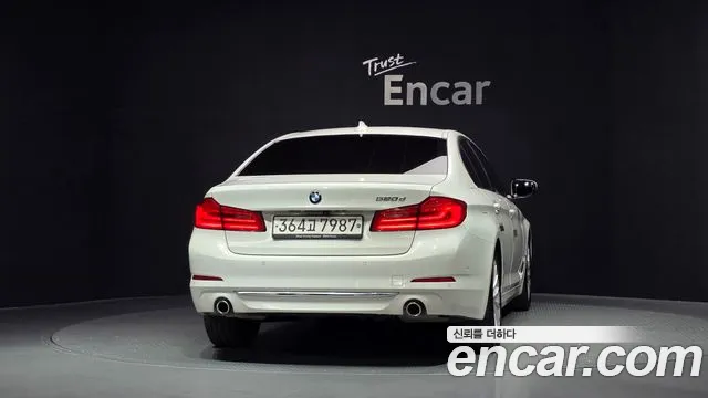 BMW 5-Series 2019 thumb 4