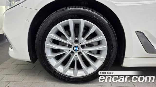 BMW 5-Series 2019 thumb 5