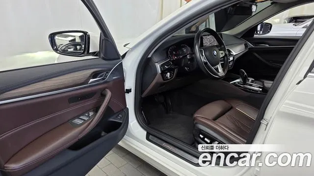 BMW 5-Series 2019 thumb 10