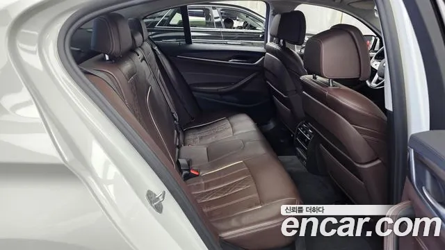 BMW 5-Series 2019 thumb 12