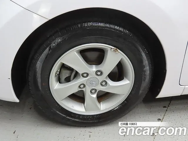 Hyundai Avante 2015 thumb 5
