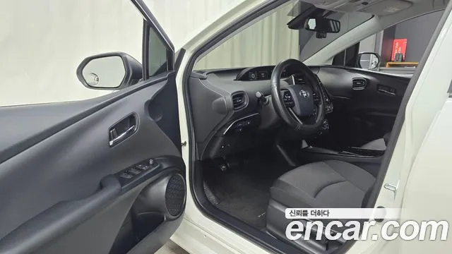 Toyota Prius 2020 thumb 10