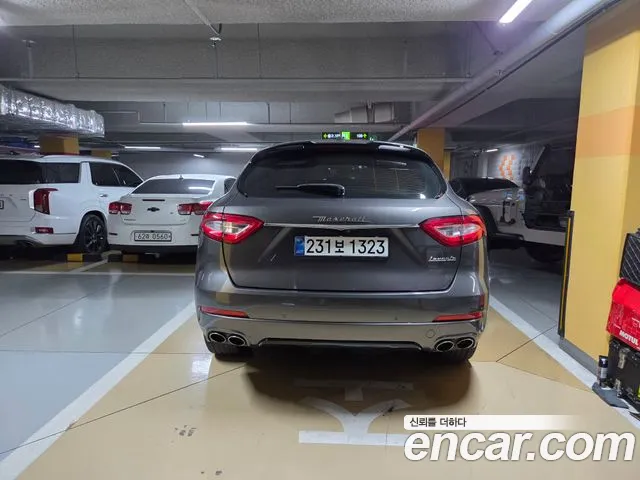 Maserati Levante 2017 thumb 3
