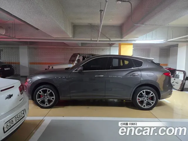 Maserati Levante 2017 thumb 6