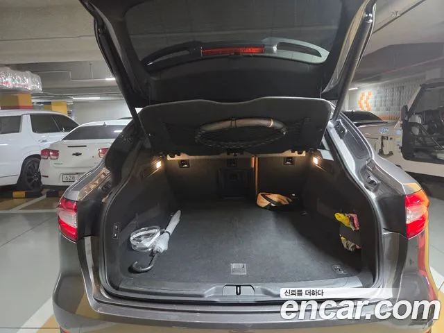 Maserati Levante 2017 thumb 7