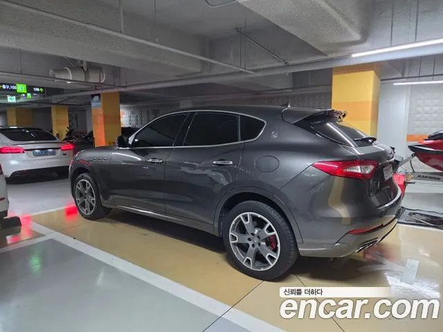 Maserati Levante 2017 thumb 9