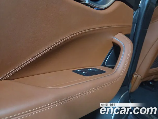 Maserati Levante 2017 thumb 10