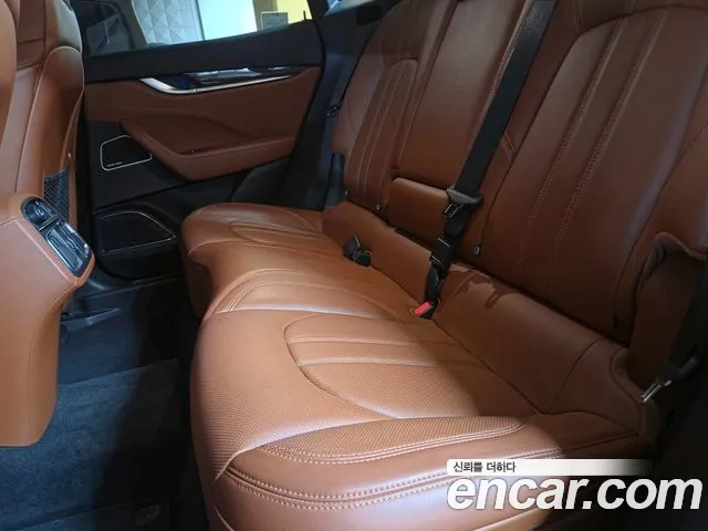 Maserati Levante 2017 thumb 11