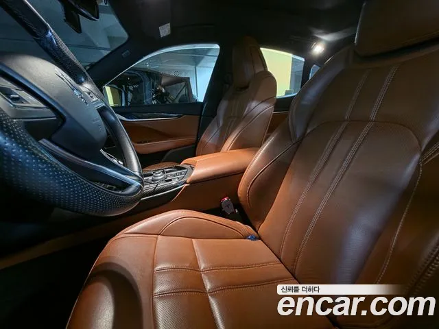 Maserati Levante 2017 thumb 12