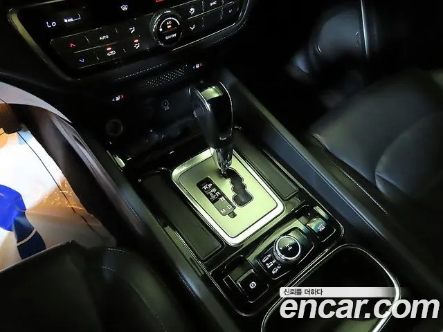 KG_Mobility_Ssangyong Rexton 2017 thumb 9