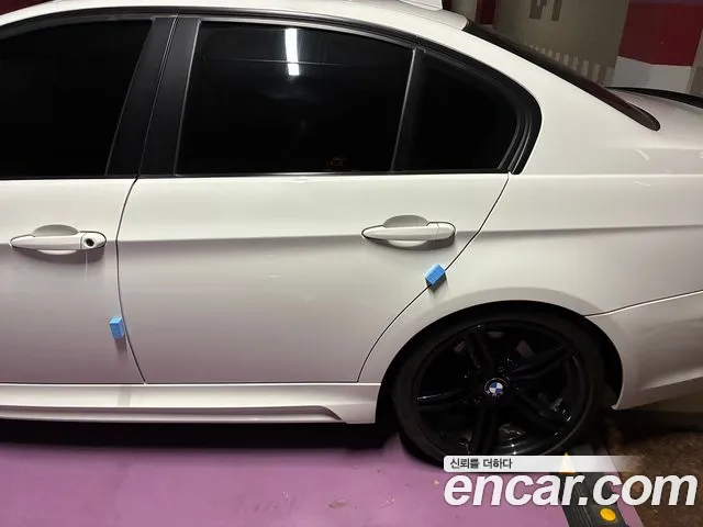 BMW 3-Series 2011 thumb 2