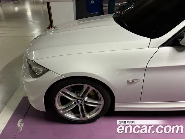 BMW 3-Series 2011 thumb 5