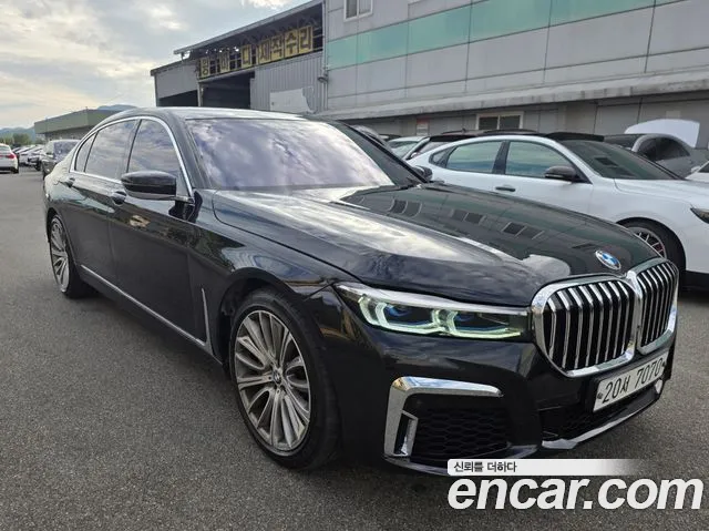 BMW 7-Series 2016 thumb 3