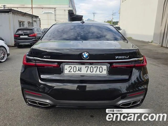 BMW 7-Series 2016 thumb 4