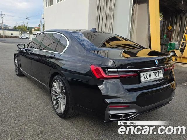 BMW 7-Series 2016 thumb 5